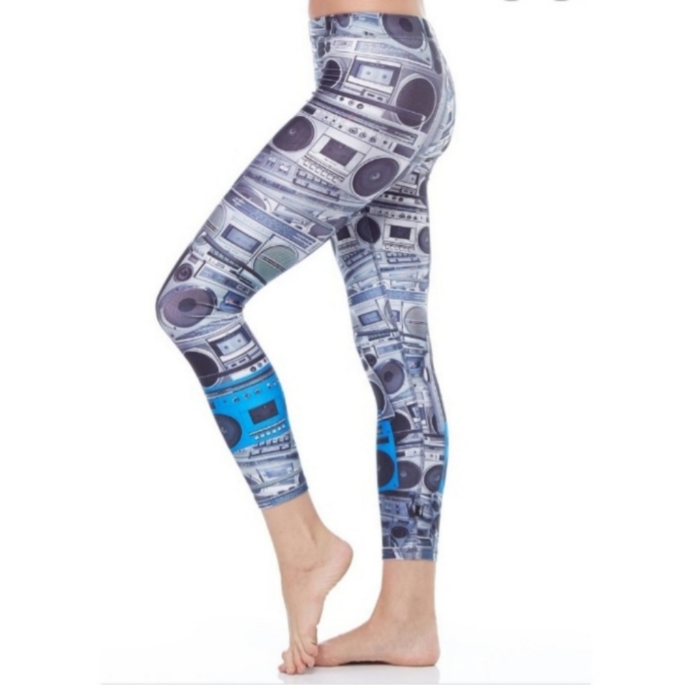 Zara Terez Retro Boombox Stereo Print Capri Leggings Sz Medium EUC 80s 90s